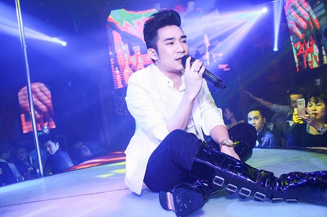 Quang Hà được khán giả Hà Nội tổ chức sinh nhật